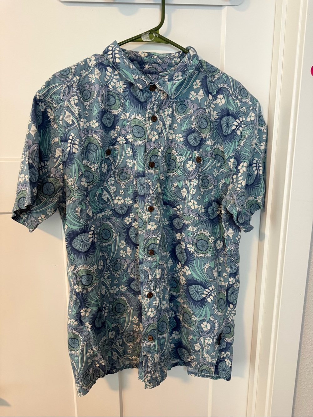 Patagonia Men's Blue Floral Short-Sleeve Button-Up Shirt size large
